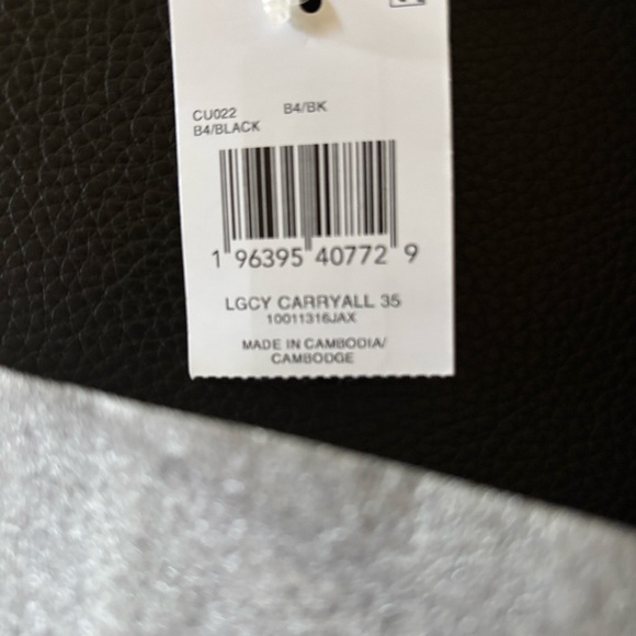 Coach Legacy carryall 35 black & comes with dust bag - Picture 7 of 8